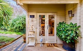Duck Lodge B&B With Hot Tub